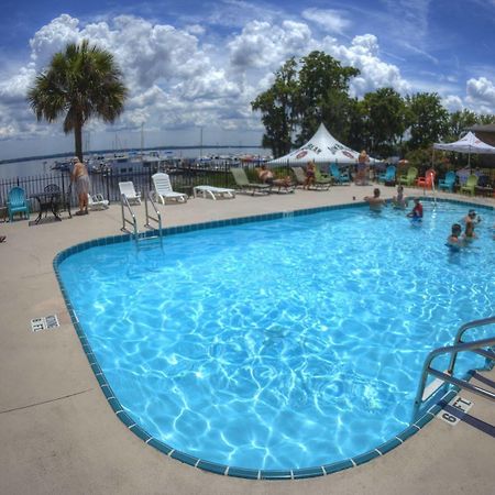 Crystal Cove Riverfront Resort Palatka Buitenkant foto