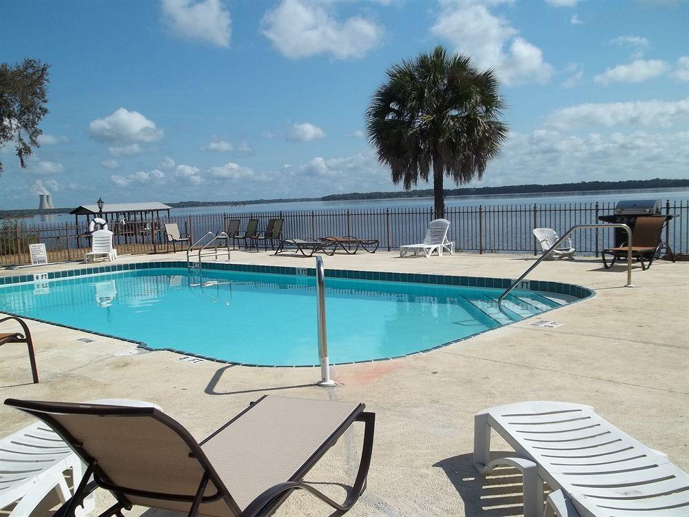 Crystal Cove Riverfront Resort Palatka Buitenkant foto