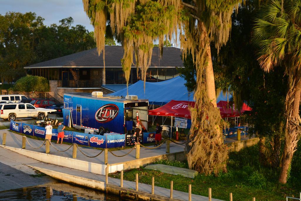 Crystal Cove Riverfront Resort Palatka Buitenkant foto