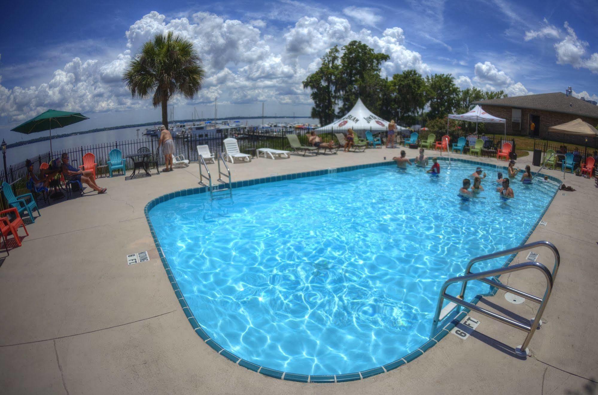 Crystal Cove Riverfront Resort Palatka Buitenkant foto